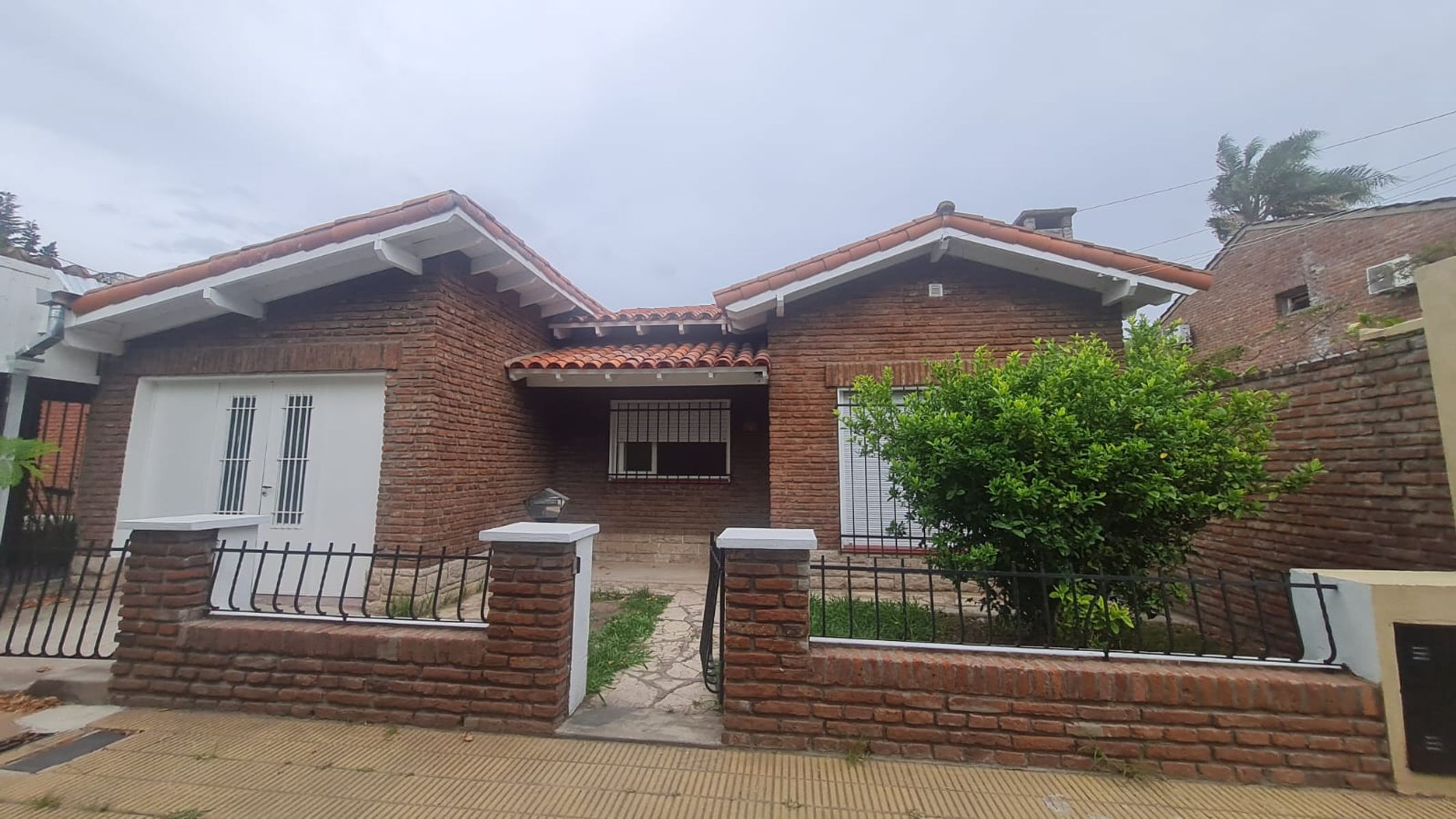 EXCELENTE CHALET RECICLADO A NUEVO DE 3 AMBIENTES EN BARRIO MARINA — foto 14