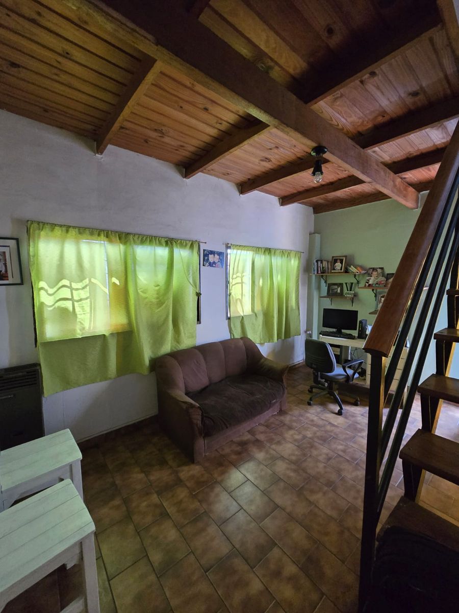 casa en dos plantas 3 ambientes con fondo y garage — foto 11