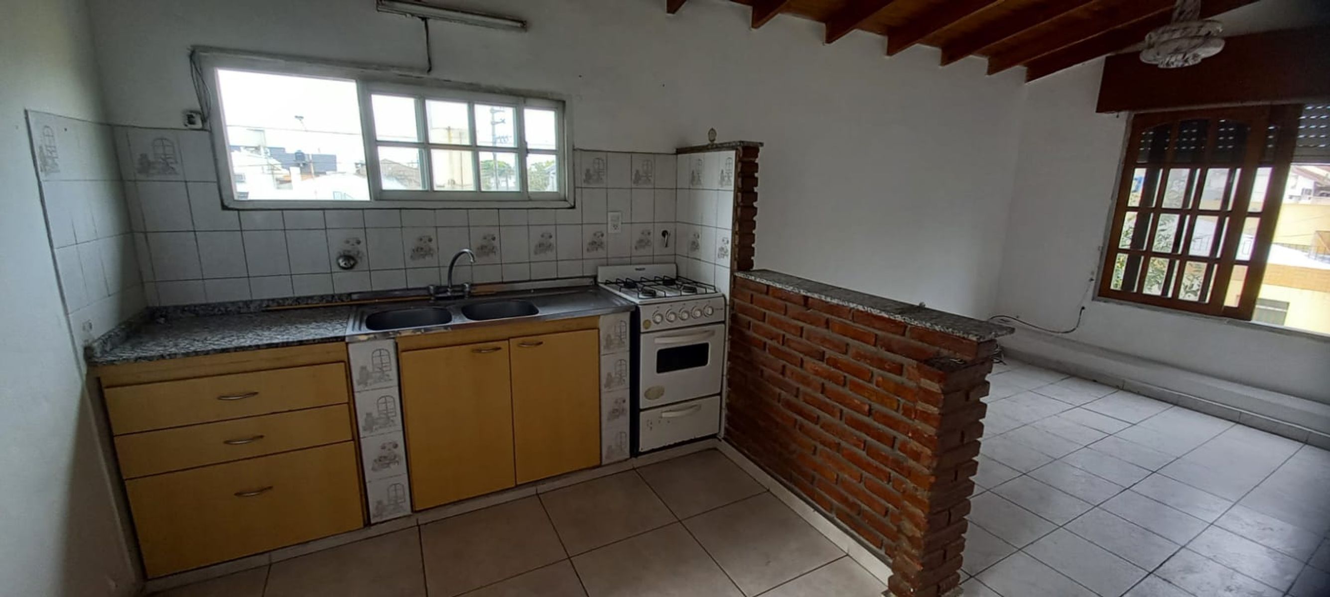 Departamento 2 ambientes en 1º piso al frente con patio. SIN EXPENSAS. Ramos Mejia - 4