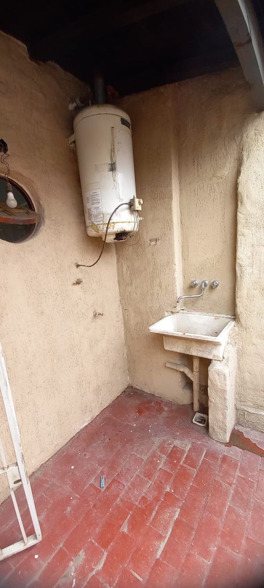 Departamento 2 ambientes en 1º piso al frente con patio. SIN EXPENSAS. Ramos Mejia - 5