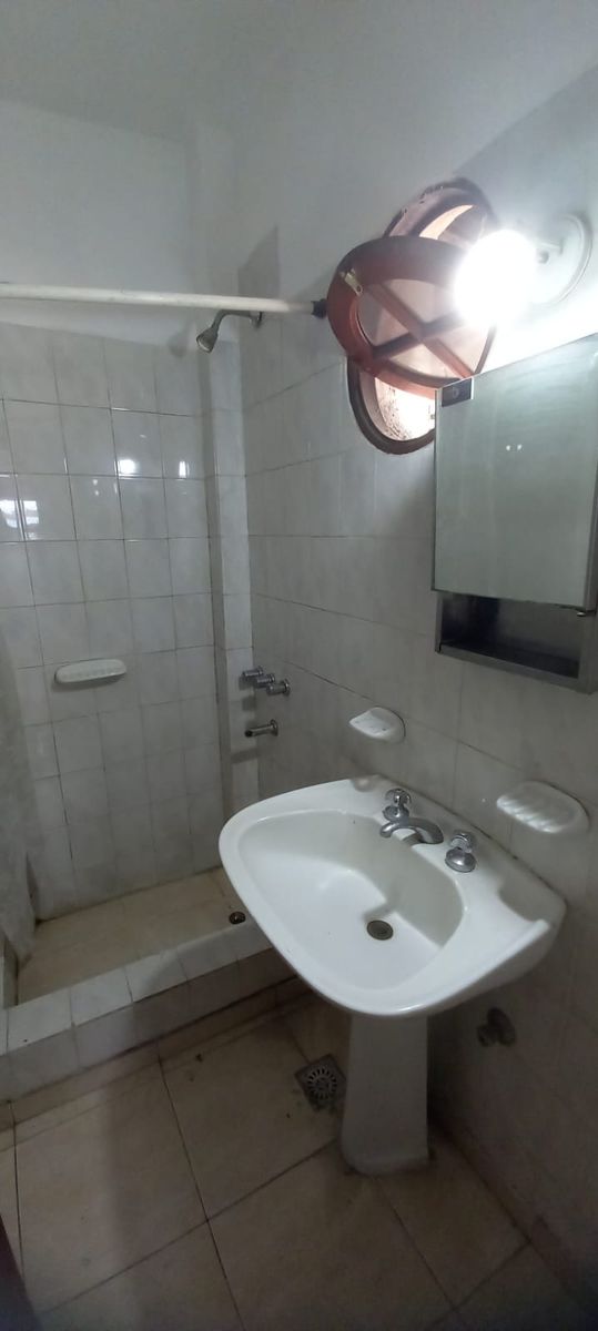 Departamento 2 ambientes en 1º piso al frente con patio. SIN EXPENSAS. Ramos Mejia - 10