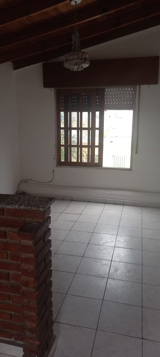 Departamento 2 ambientes en 1º piso al frente con patio. SIN EXPENSAS. Ramos Mejia - 11
