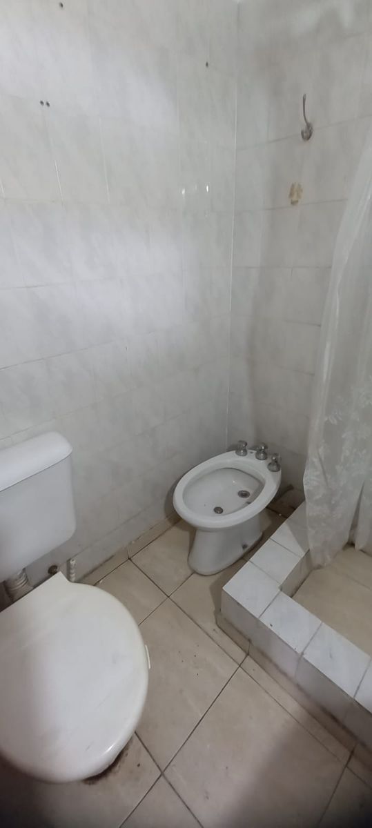 Departamento 2 ambientes en 1º piso al frente con patio. SIN EXPENSAS. Ramos Mejia - 12