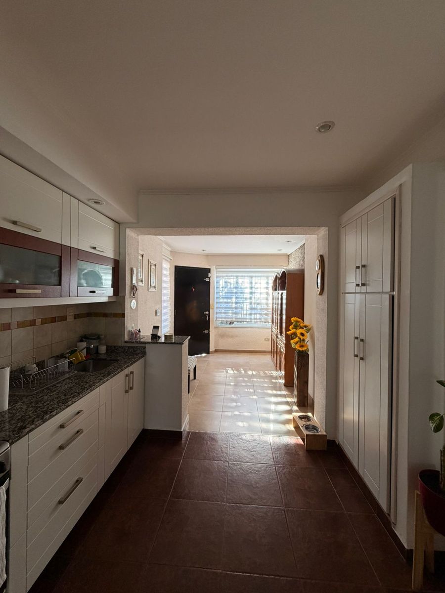 Impecable casa de 4 ambientes con parque, piscina, quincho y garage automático. Villa Luzuriaga — foto 2