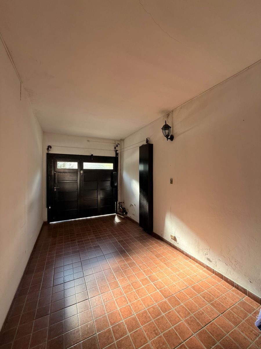 Impecable casa de 4 ambientes con parque, piscina, quincho y garage automático. Villa Luzuriaga — foto 4