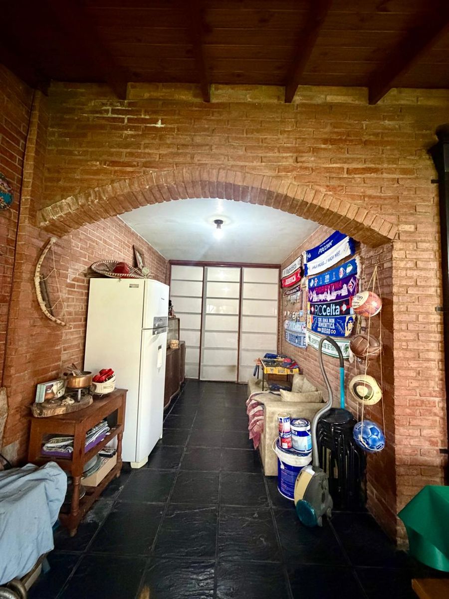 Impecable chalet PH 4 ambientes en dos plantas con piscina, quincho, fondo libre y excelente ubicación. APTO CREDITO — foto 2