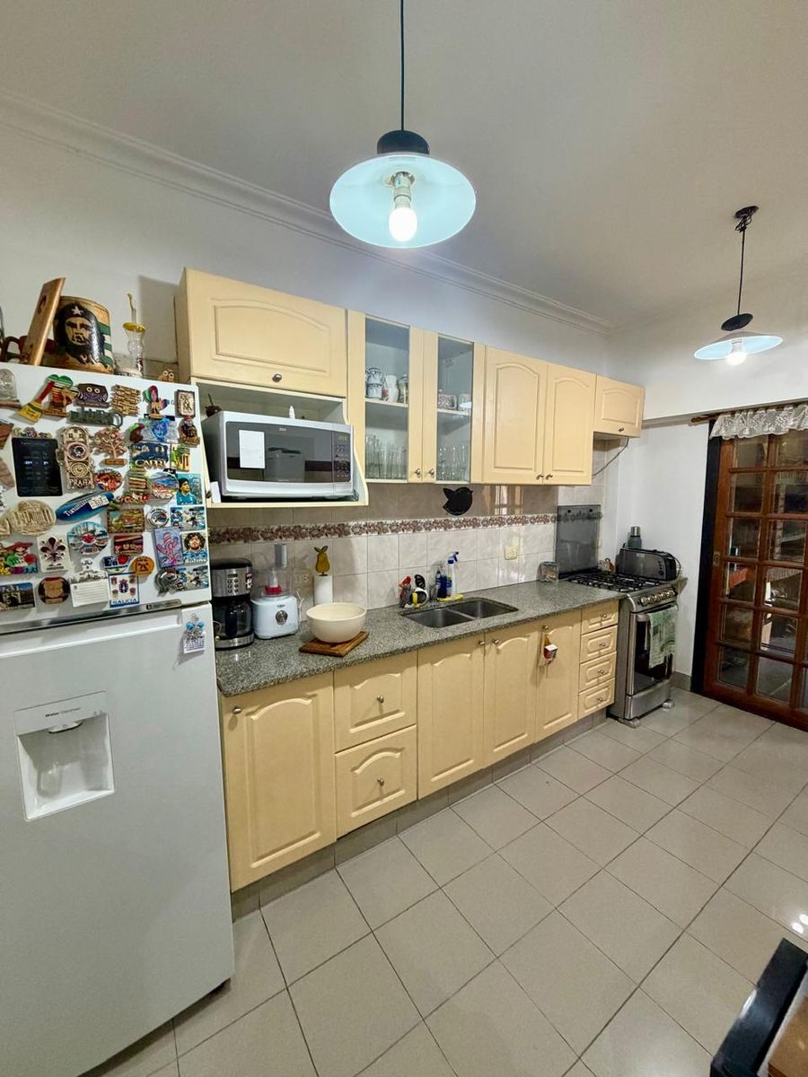 Impecable chalet PH 4 ambientes en dos plantas con piscina, quincho, fondo libre y excelente ubicación. APTO CREDITO — foto 4