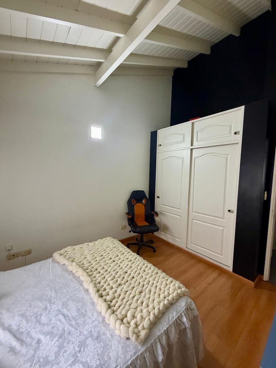 Impecable chalet PH 4 ambientes en dos plantas con piscina, quincho, fondo libre y excelente ubicación. APTO CREDITO — foto 8