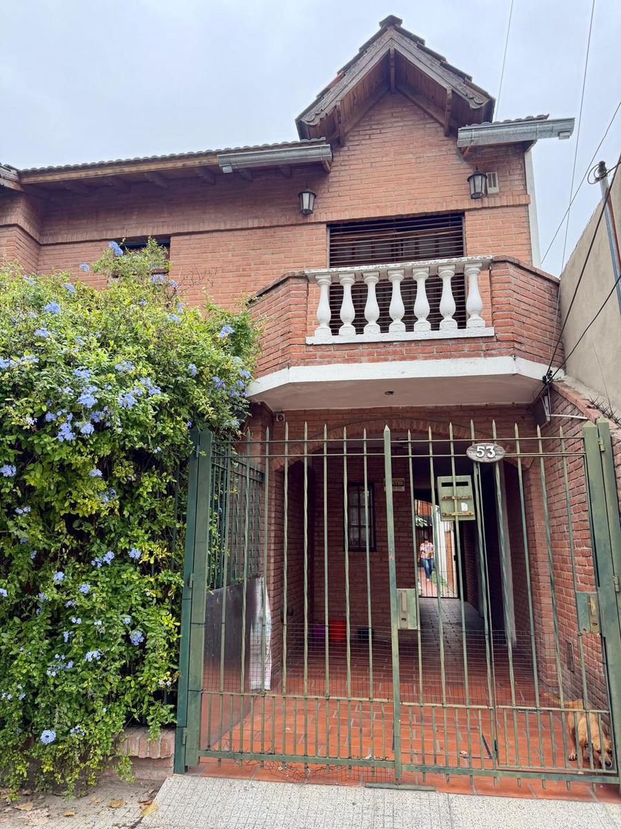 Impecable chalet PH 4 ambientes en dos plantas con piscina, quincho, fondo libre y excelente ubicación. APTO CREDITO — foto 9