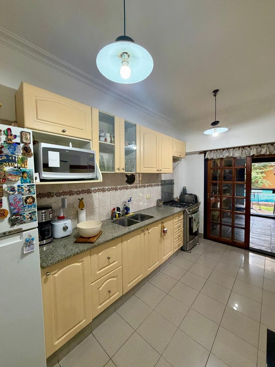Impecable chalet PH 4 ambientes en dos plantas con piscina, quincho, fondo libre y excelente ubicación. APTO CREDITO — foto 10