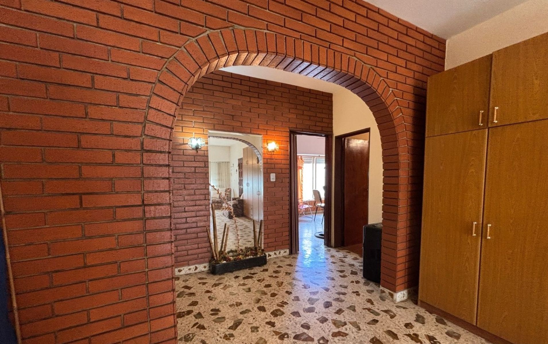 Casa 4 ambientes con garage y amplio patio - 6