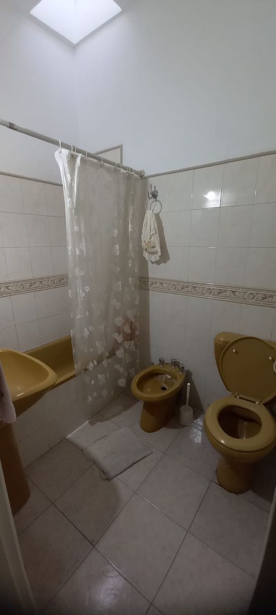 excelente casa 3 ambientes con garage y fondo libre - 8