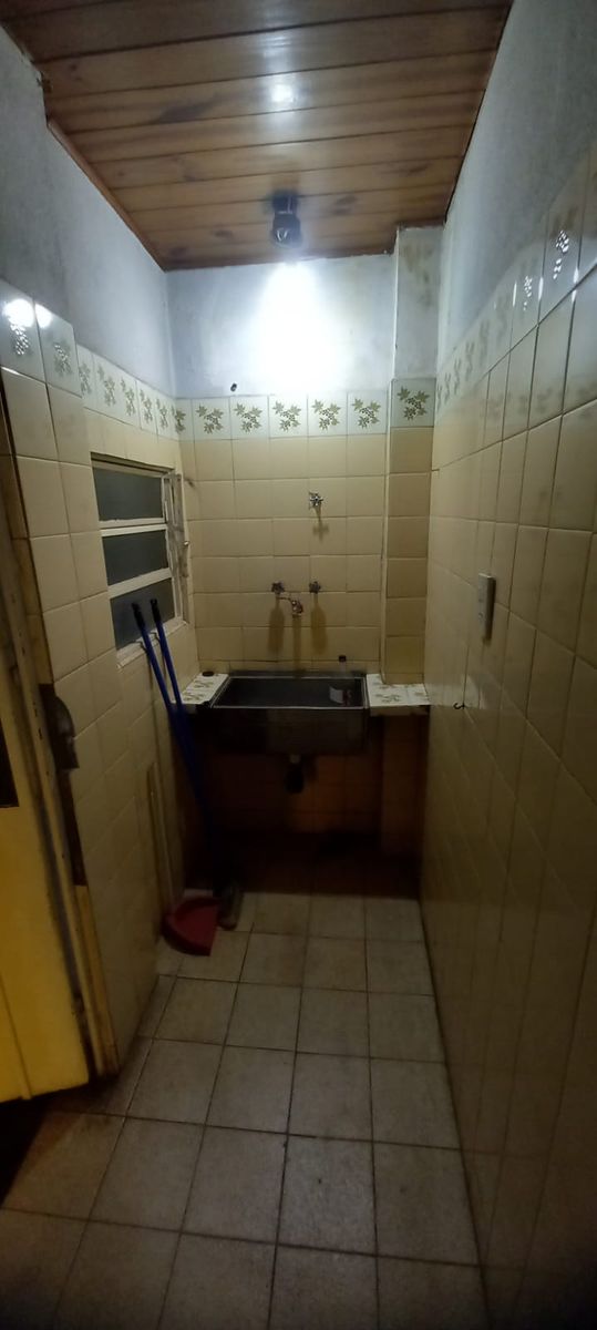 excelente casa 3 ambientes con garage y fondo libre - 10