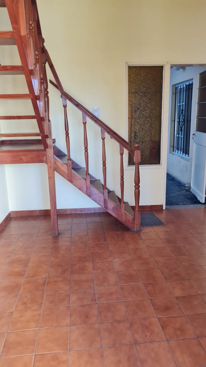 Excelente chalet 4 ambientes con espacio libre, garage, patio y terraza. APTO CREDITO. NUEVO VALOR - 2