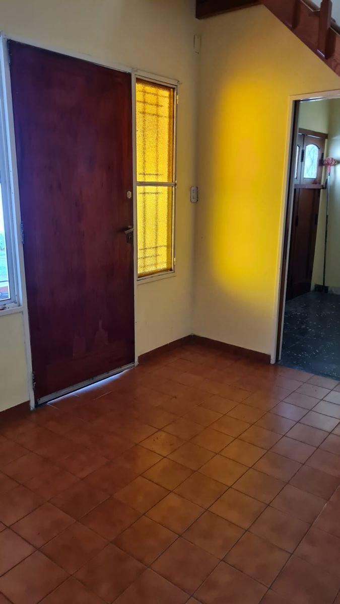 Excelente chalet 4 ambientes con espacio libre, garage, patio y terraza. APTO CREDITO. NUEVO VALOR - 5