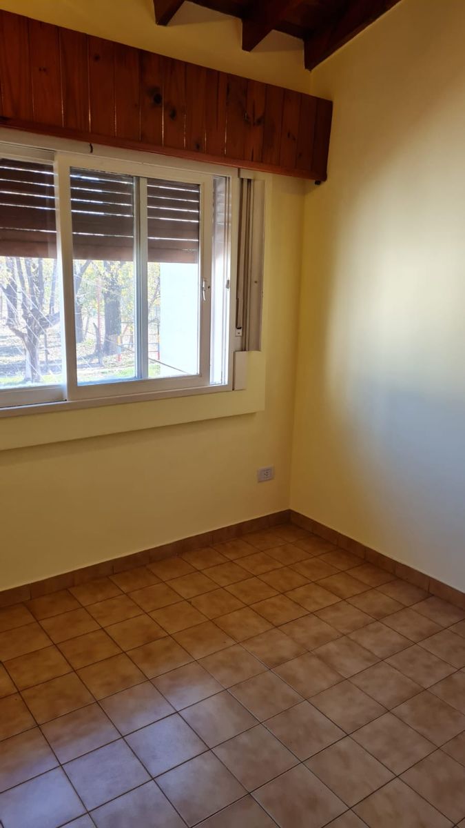 Excelente chalet 4 ambientes con espacio libre, garage, patio y terraza. APTO CREDITO. NUEVO VALOR - 6