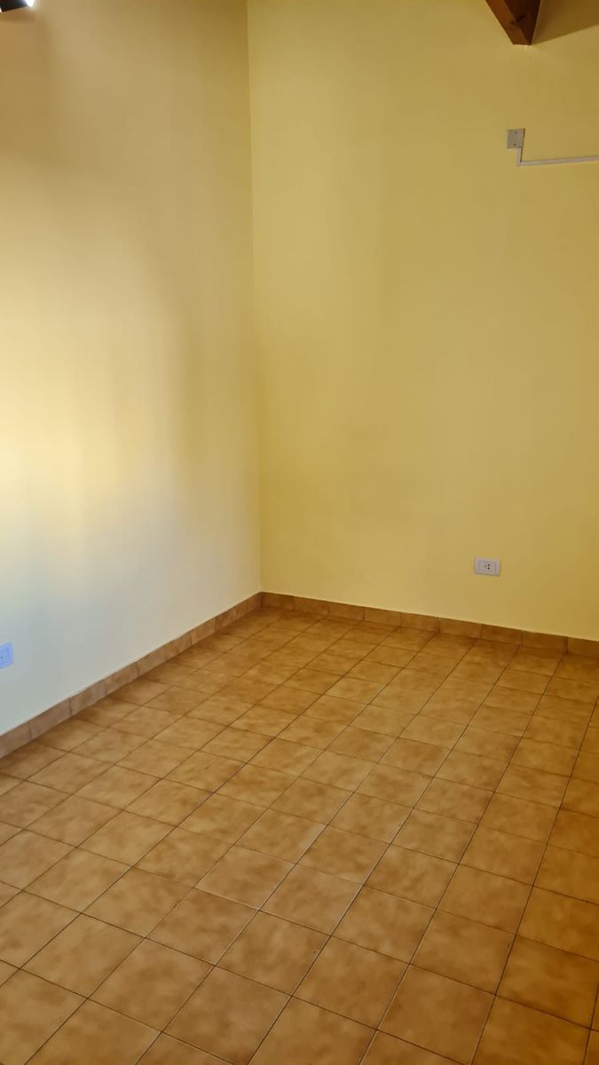 Excelente chalet 4 ambientes con espacio libre, garage, patio y terraza. APTO CREDITO. NUEVO VALOR - 9