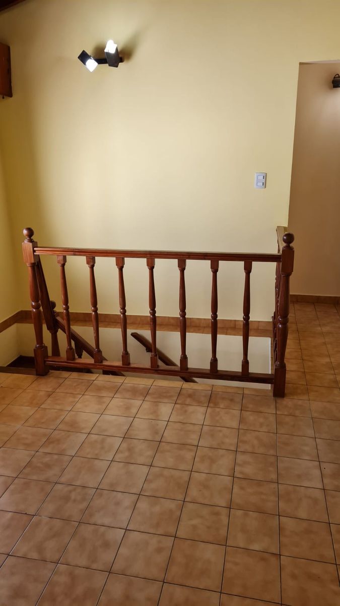 Excelente chalet 4 ambientes con espacio libre, garage, patio y terraza. APTO CREDITO. NUEVO VALOR - 10