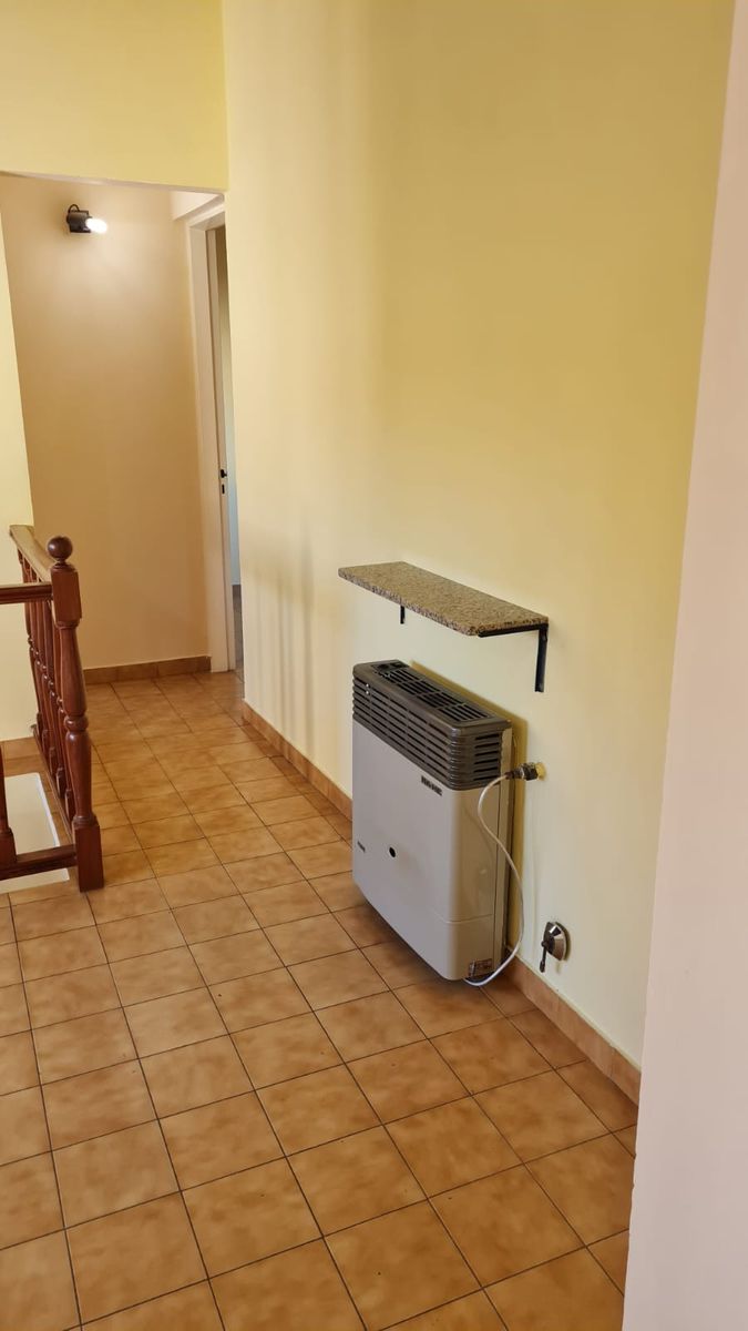 Excelente chalet 4 ambientes con espacio libre, garage, patio y terraza. APTO CREDITO. NUEVO VALOR - 12