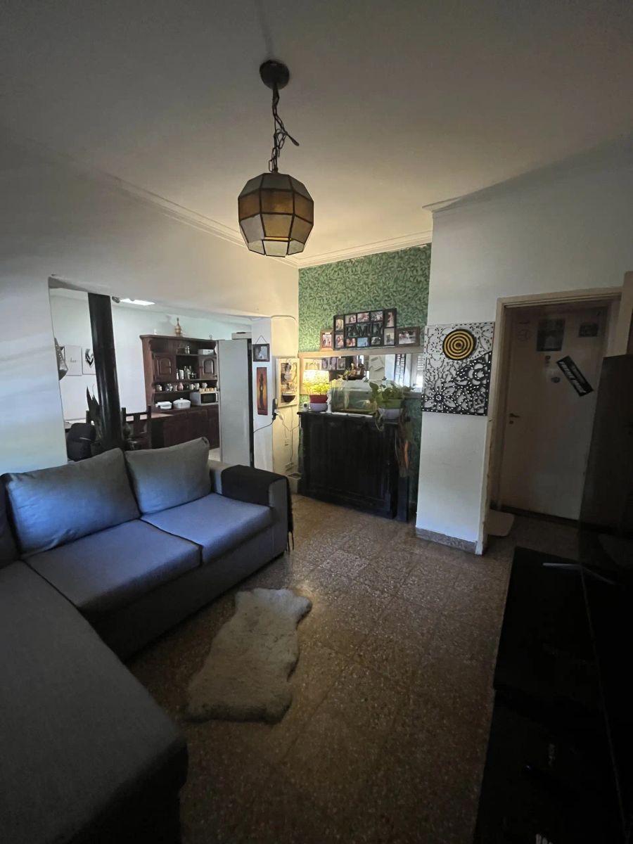 Chalet de 4 ambientes s/lote de 10 x 30 con garage y pileta - 2