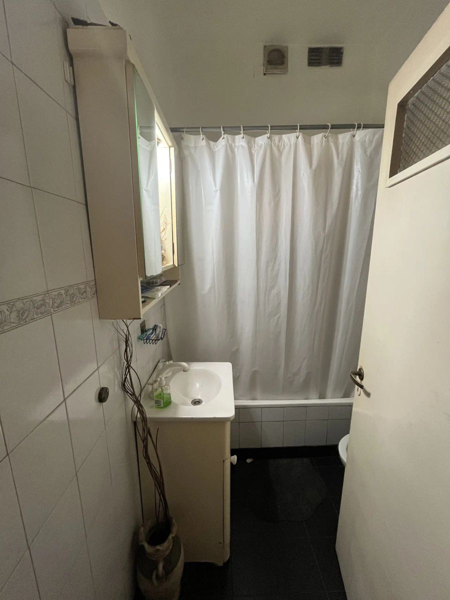 Chalet de 4 ambientes s/lote de 10 x 30 con garage y pileta - 14