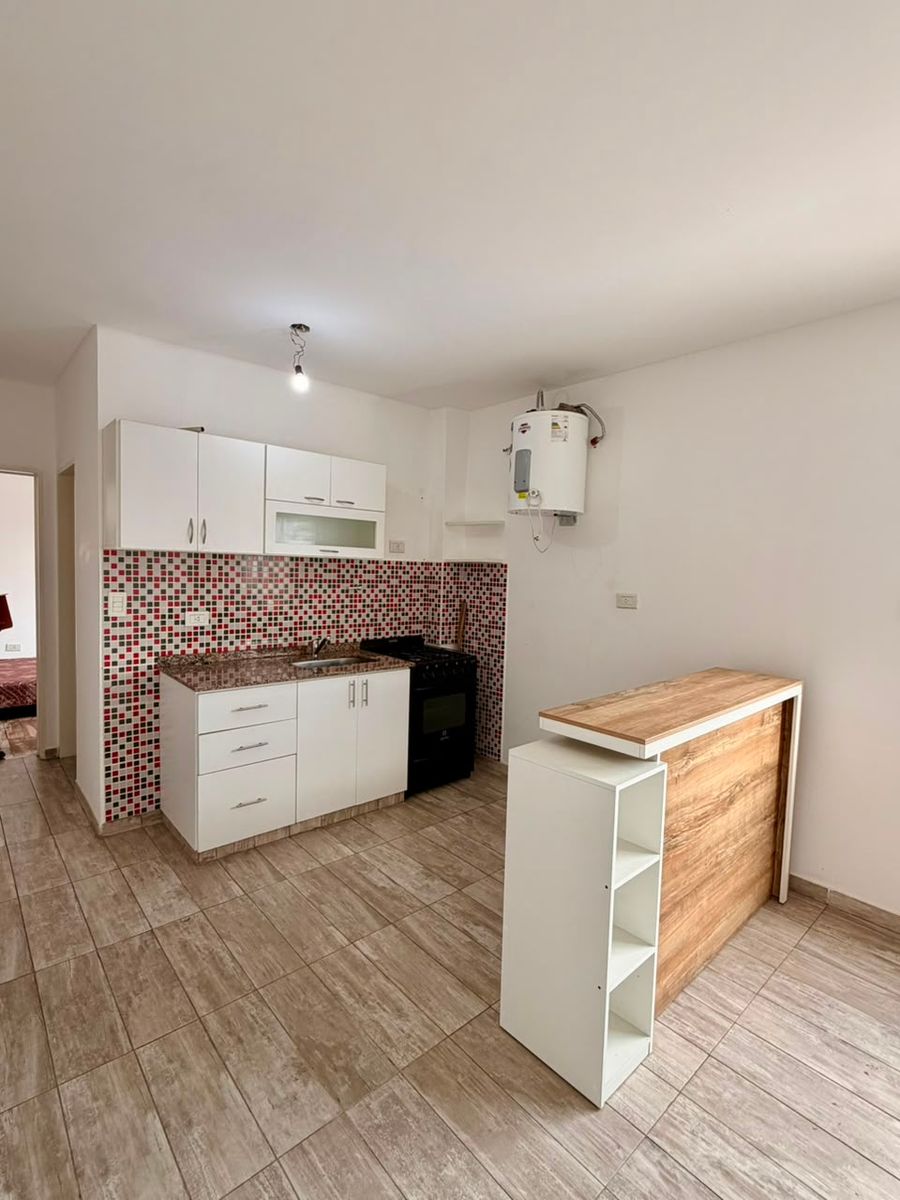 Excelente departamento 2 ambientes con terraza en comun con lavadero, sobre America. Villa Luzuriaga - 5