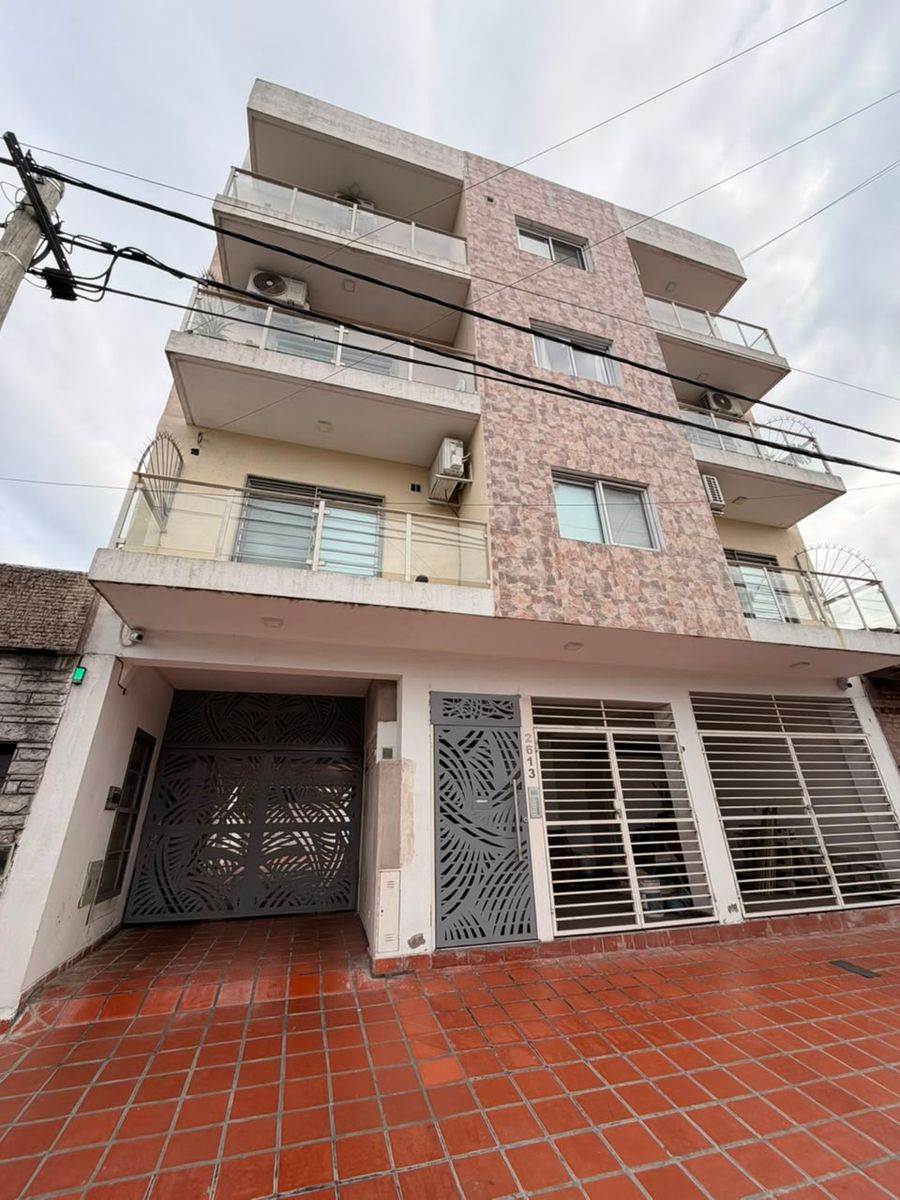 Excelente departamento 2 ambientes con terraza en comun con lavadero, sobre America. Villa Luzuriaga - 7