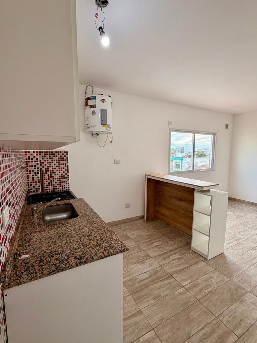 Excelente departamento 2 ambientes con terraza en comun con lavadero, sobre America. Villa Luzuriaga - 8