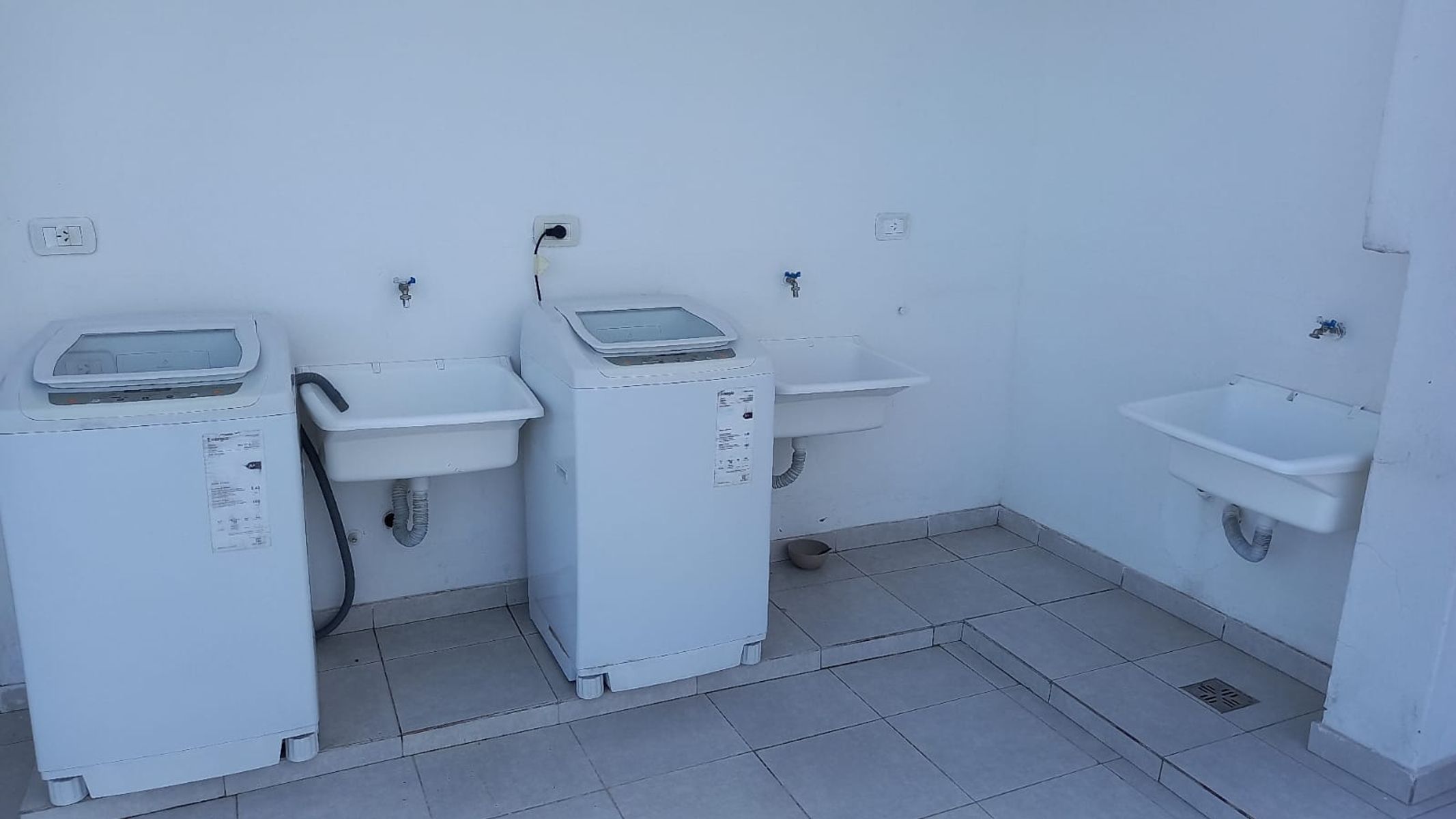 Excelente departamento 2 ambientes con terraza en comun con lavadero, sobre America. Villa Luzuriaga - 10