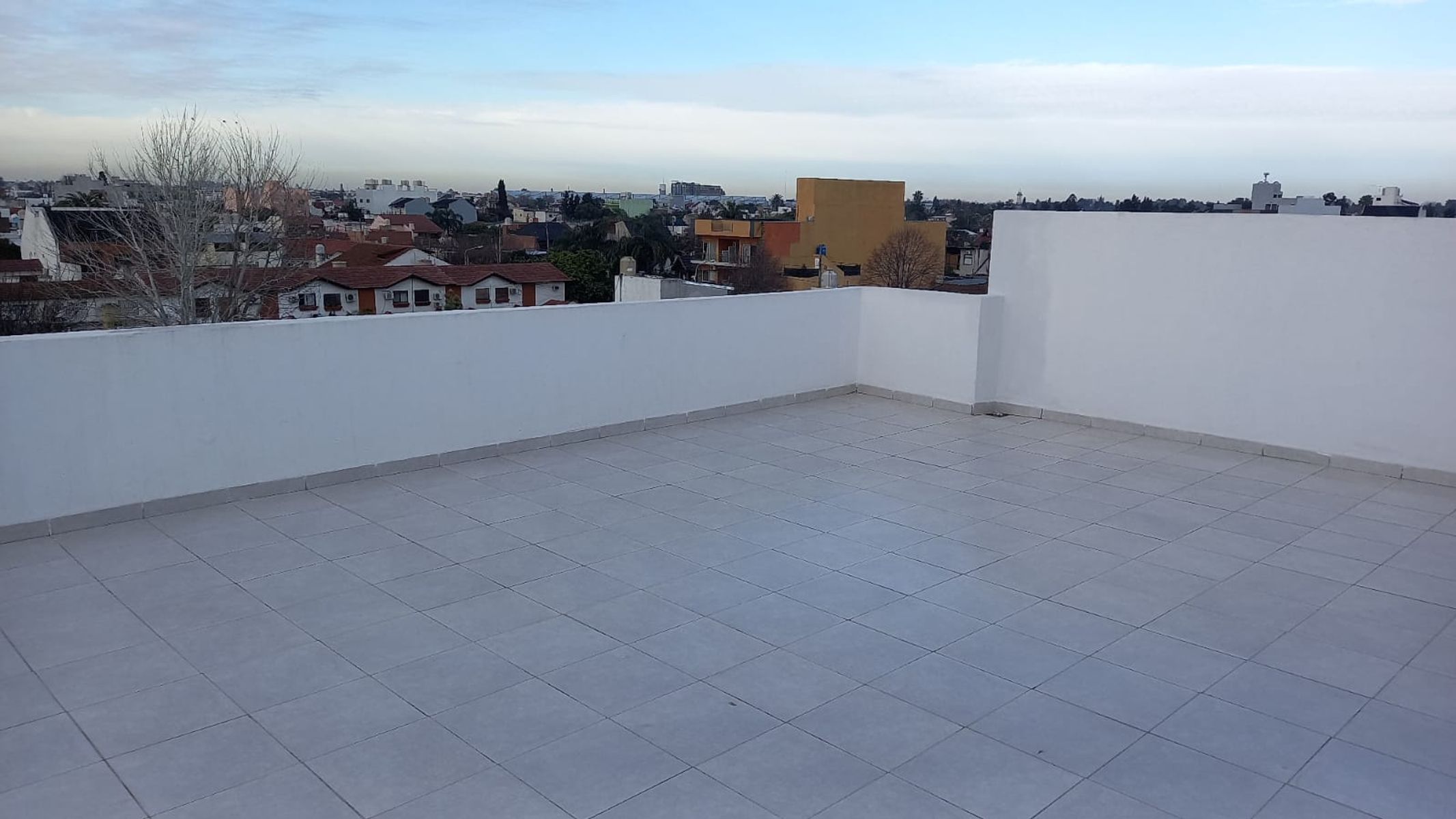 Excelente departamento 2 ambientes con terraza en comun con lavadero, sobre America. Villa Luzuriaga - 11