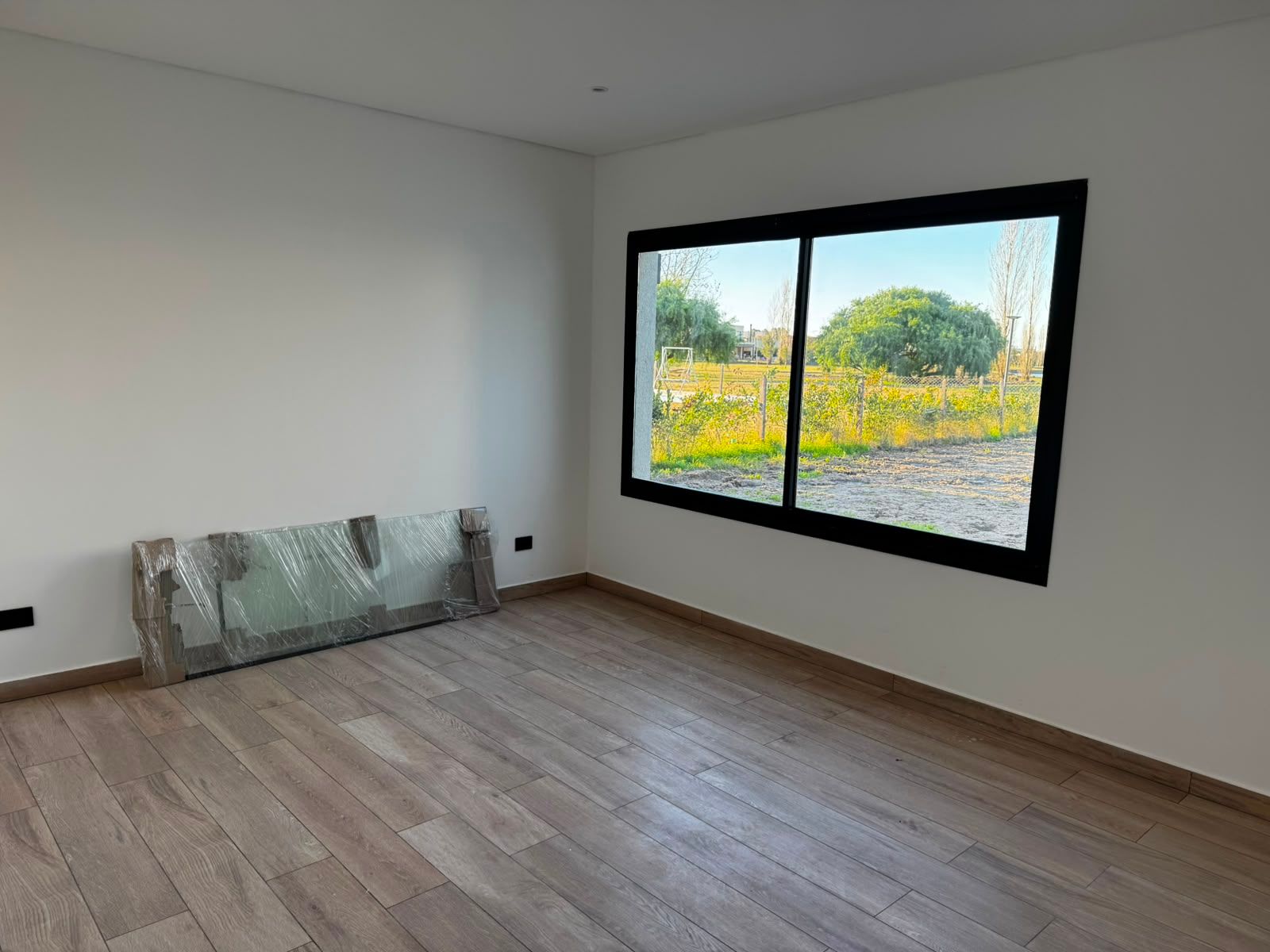 Hermosa casa de 4 ambientes a estrenar en barrio privado Cruz del Sur. - 3