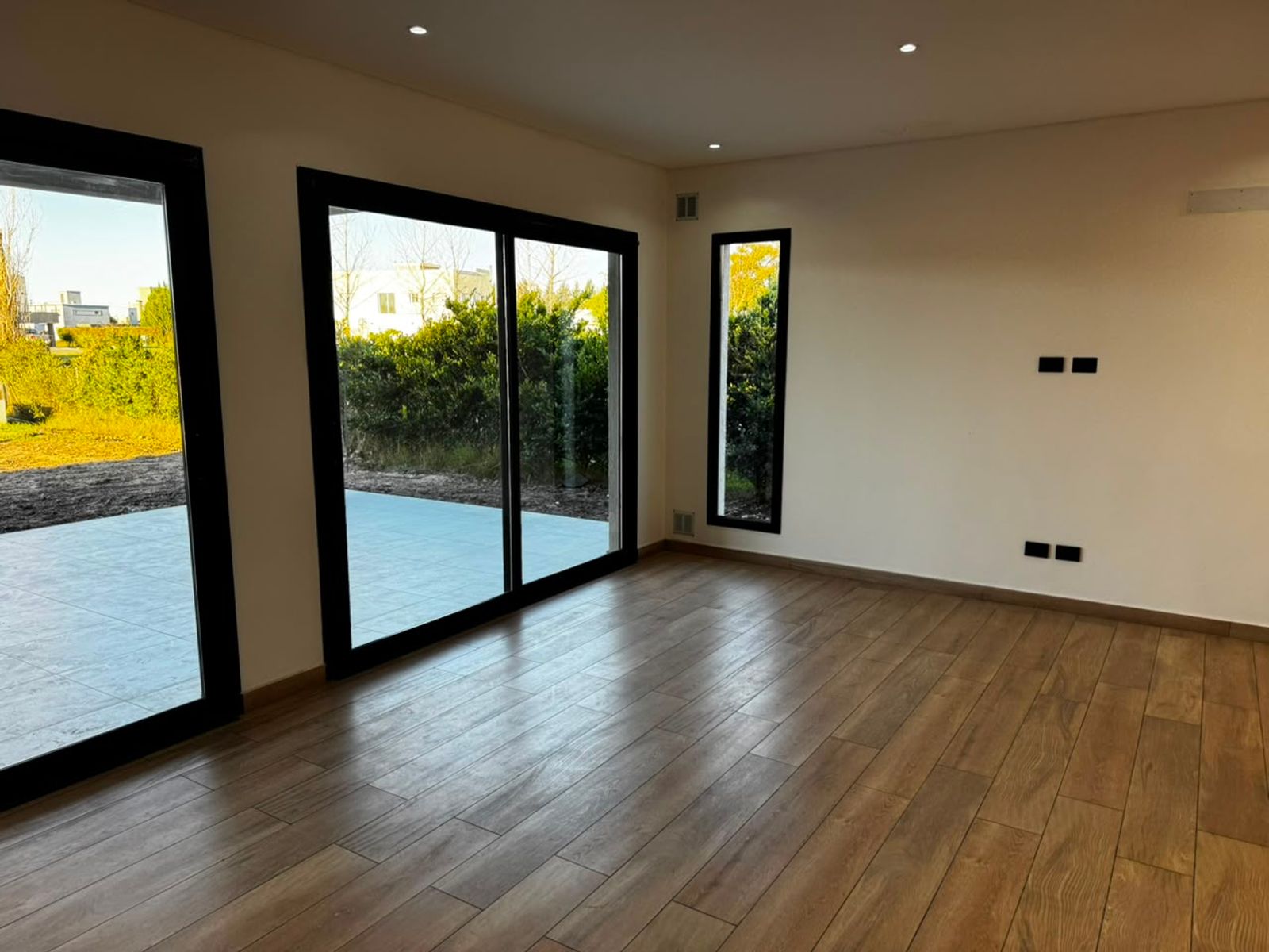 Hermosa casa de 4 ambientes a estrenar en barrio privado Cruz del Sur. - 7