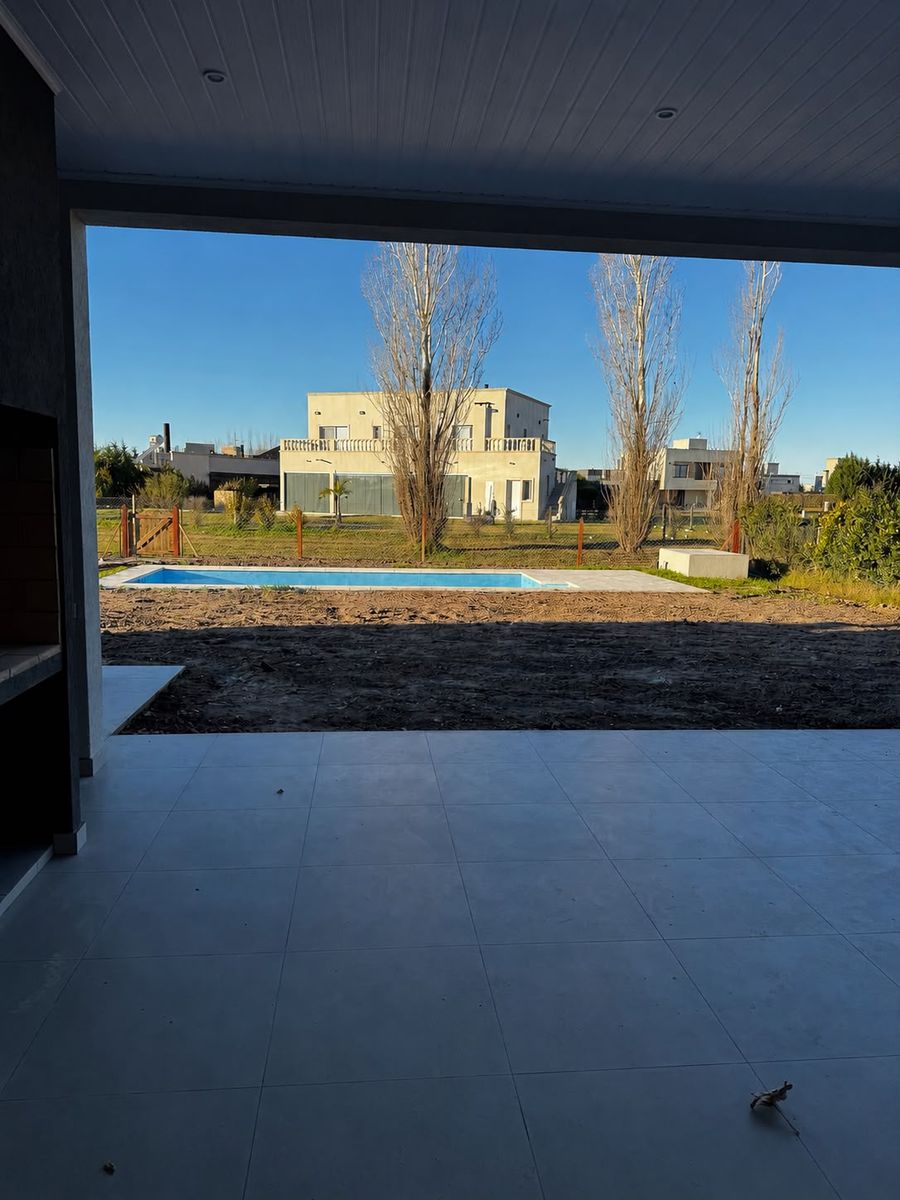 Hermosa casa de 4 ambientes a estrenar en barrio privado Cruz del Sur. - 13