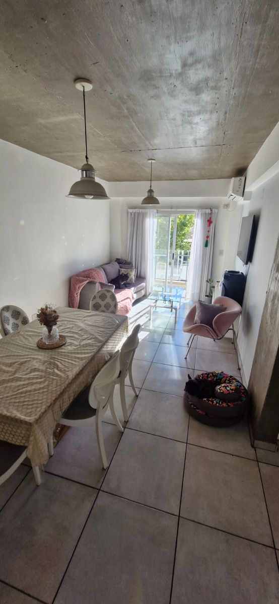 Excelente departamento de 2 ambientes en primer piso con balcón al contrafrente y cochera cubierta - Villa Luzuriaga. Apto crédito. - 3