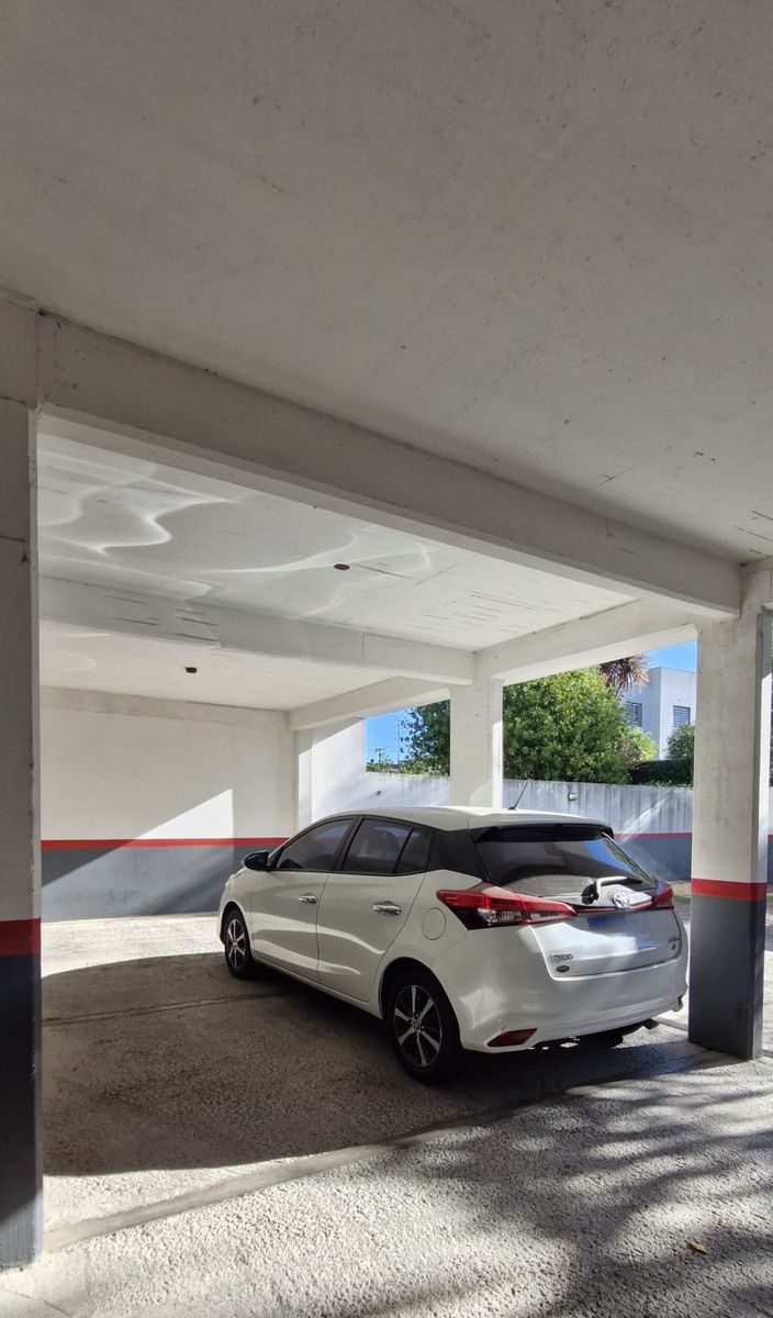 Excelente departamento de 2 ambientes en primer piso con balcón al contrafrente y cochera cubierta - Villa Luzuriaga. Apto crédito. - 5