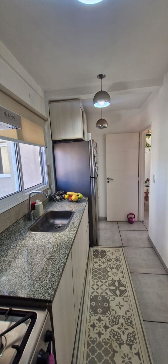 Excelente departamento de 2 ambientes en primer piso con balcón al contrafrente y cochera cubierta - Villa Luzuriaga. Apto crédito. - 6