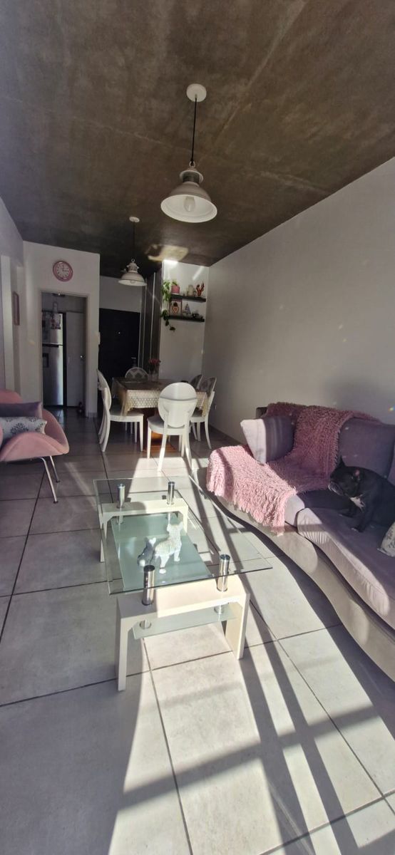 Excelente departamento de 2 ambientes en primer piso con balcón al contrafrente y cochera cubierta - Villa Luzuriaga. Apto crédito. - 8