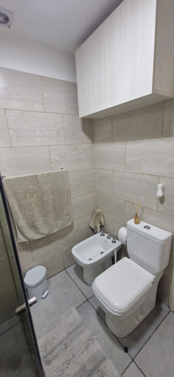 Excelente departamento de 2 ambientes en primer piso con balcón al contrafrente y cochera cubierta - Villa Luzuriaga. Apto crédito. - 11