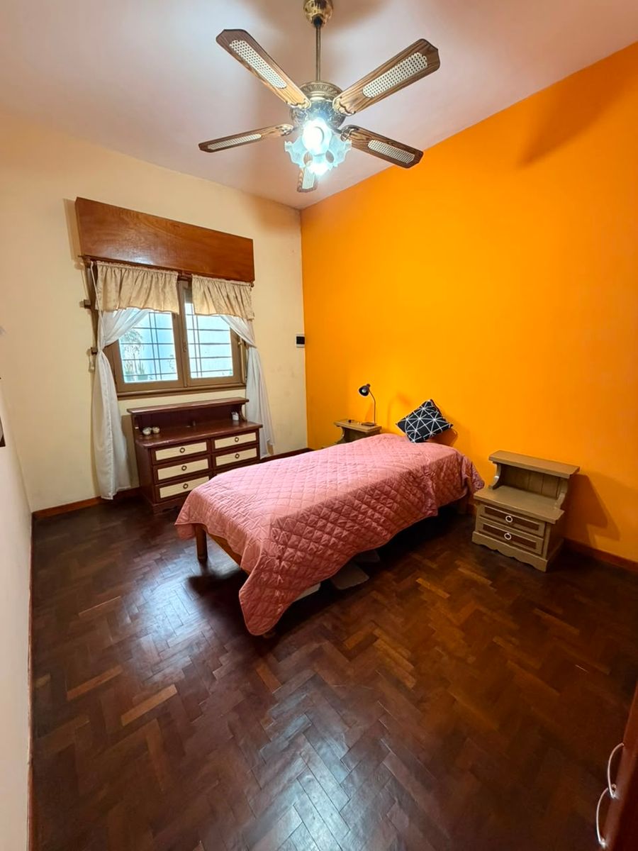 CASA AMERICANA 3 AMBIENTES CON AMPLIO JARDIN AL FRENTE, COCHERA CUBIERTA, PATIO Y TERRAZA - 4