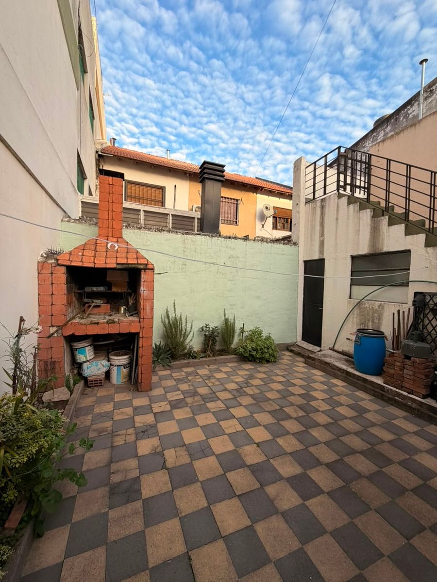 CASA AMERICANA 3 AMBIENTES CON AMPLIO JARDIN AL FRENTE, COCHERA CUBIERTA, PATIO Y TERRAZA - 6