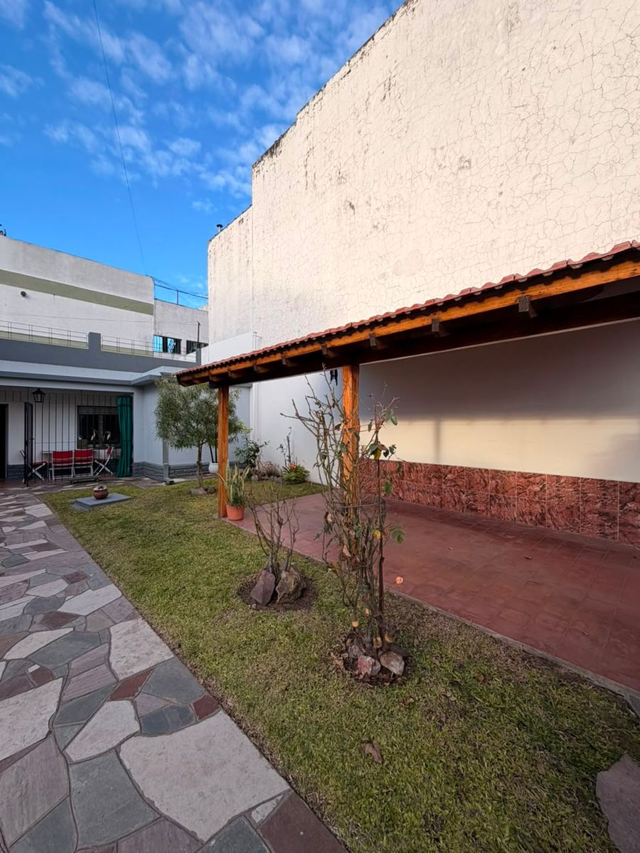 CASA AMERICANA 3 AMBIENTES CON AMPLIO JARDIN AL FRENTE, COCHERA CUBIERTA, PATIO Y TERRAZA - 8