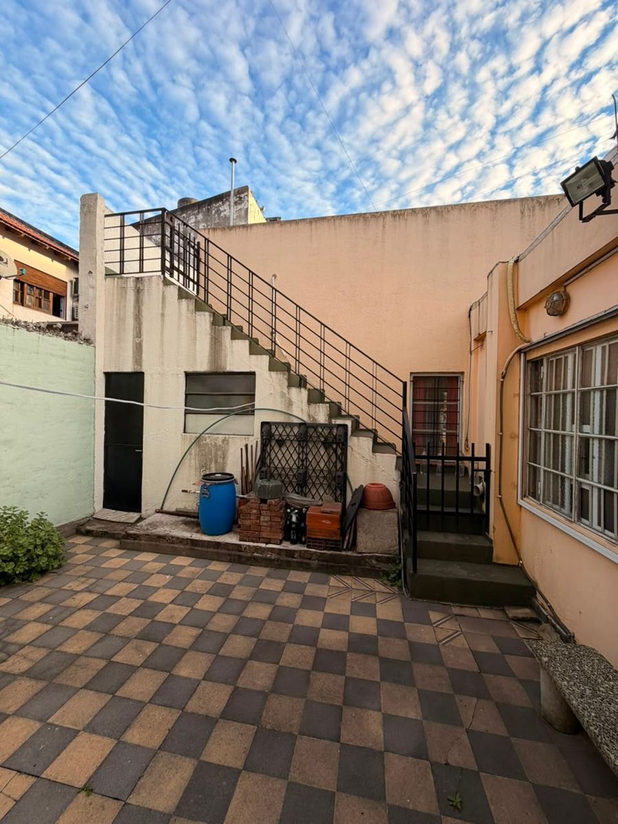 CASA AMERICANA 3 AMBIENTES CON AMPLIO JARDIN AL FRENTE, COCHERA CUBIERTA, PATIO Y TERRAZA - 11
