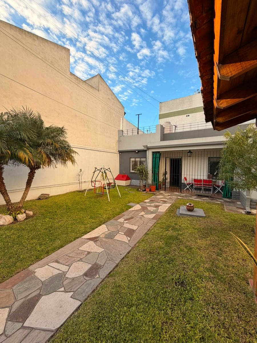 CASA AMERICANA 3 AMBIENTES CON AMPLIO JARDIN AL FRENTE, COCHERA CUBIERTA, PATIO Y TERRAZA - 13