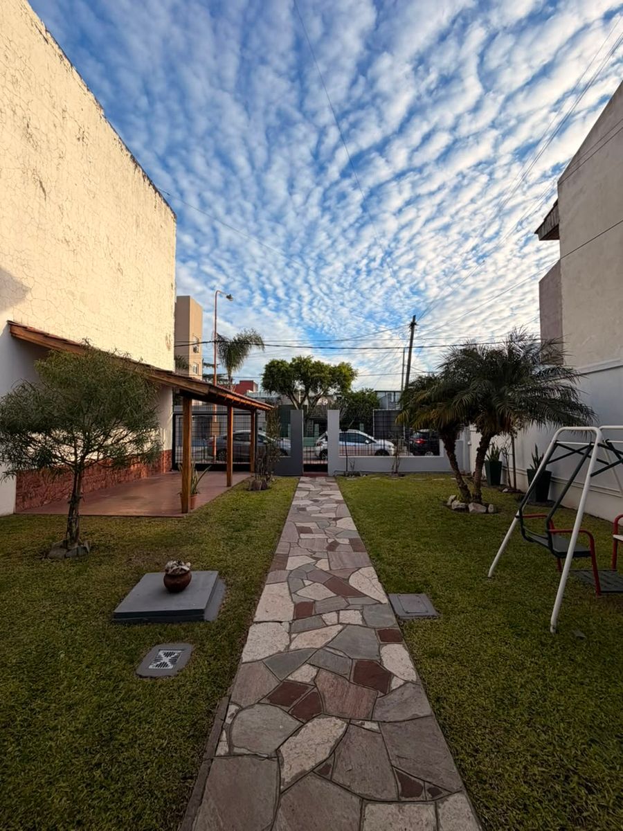 CASA AMERICANA 3 AMBIENTES CON AMPLIO JARDIN AL FRENTE, COCHERA CUBIERTA, PATIO Y TERRAZA - 14