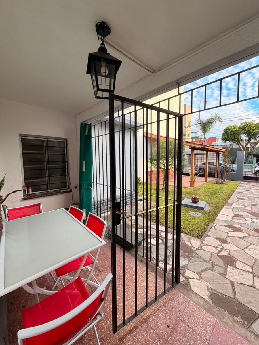 CASA AMERICANA 3 AMBIENTES CON AMPLIO JARDIN AL FRENTE, COCHERA CUBIERTA, PATIO Y TERRAZA - 15