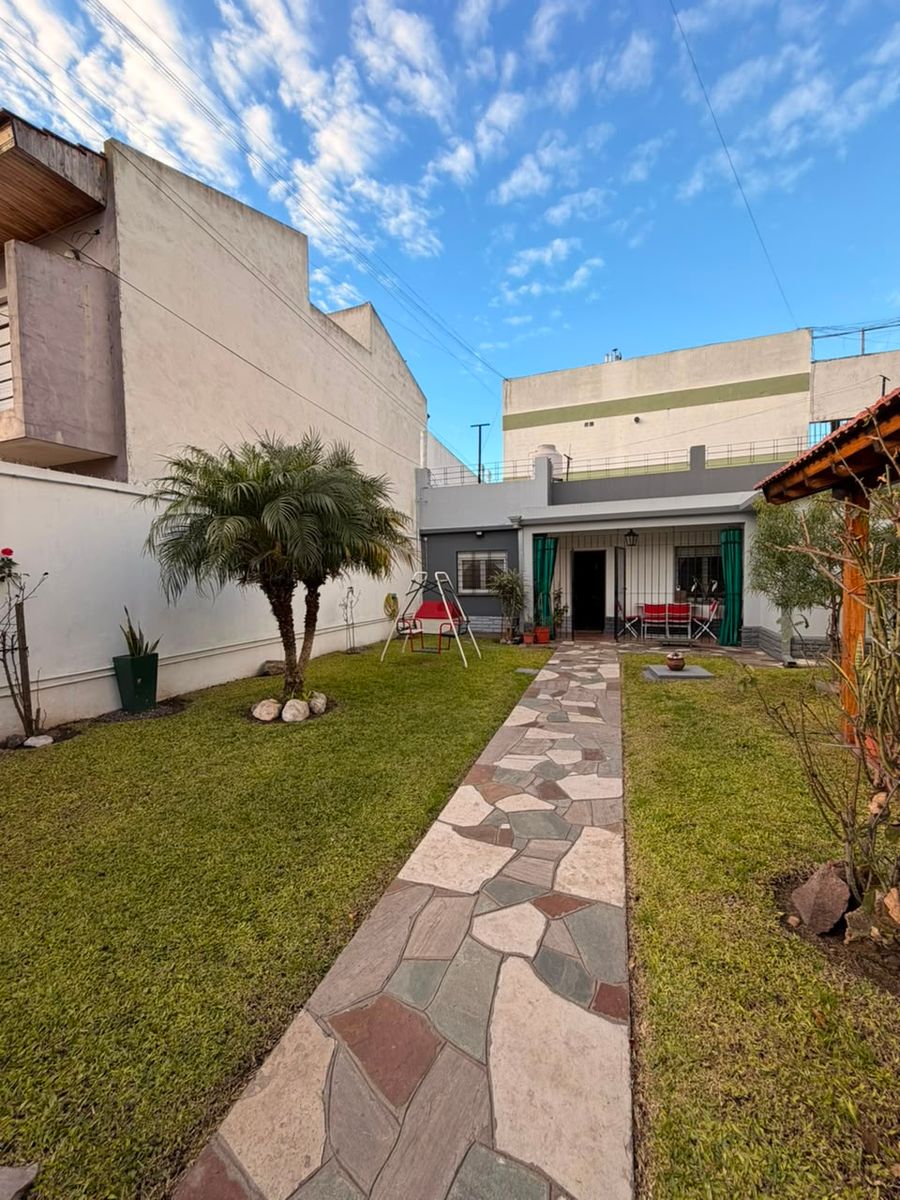 CASA AMERICANA 3 AMBIENTES CON AMPLIO JARDIN AL FRENTE, COCHERA CUBIERTA, PATIO Y TERRAZA - 16