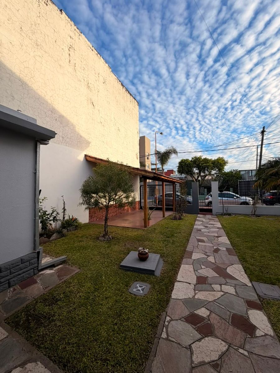 CASA AMERICANA 3 AMBIENTES CON AMPLIO JARDIN AL FRENTE, COCHERA CUBIERTA, PATIO Y TERRAZA - 17