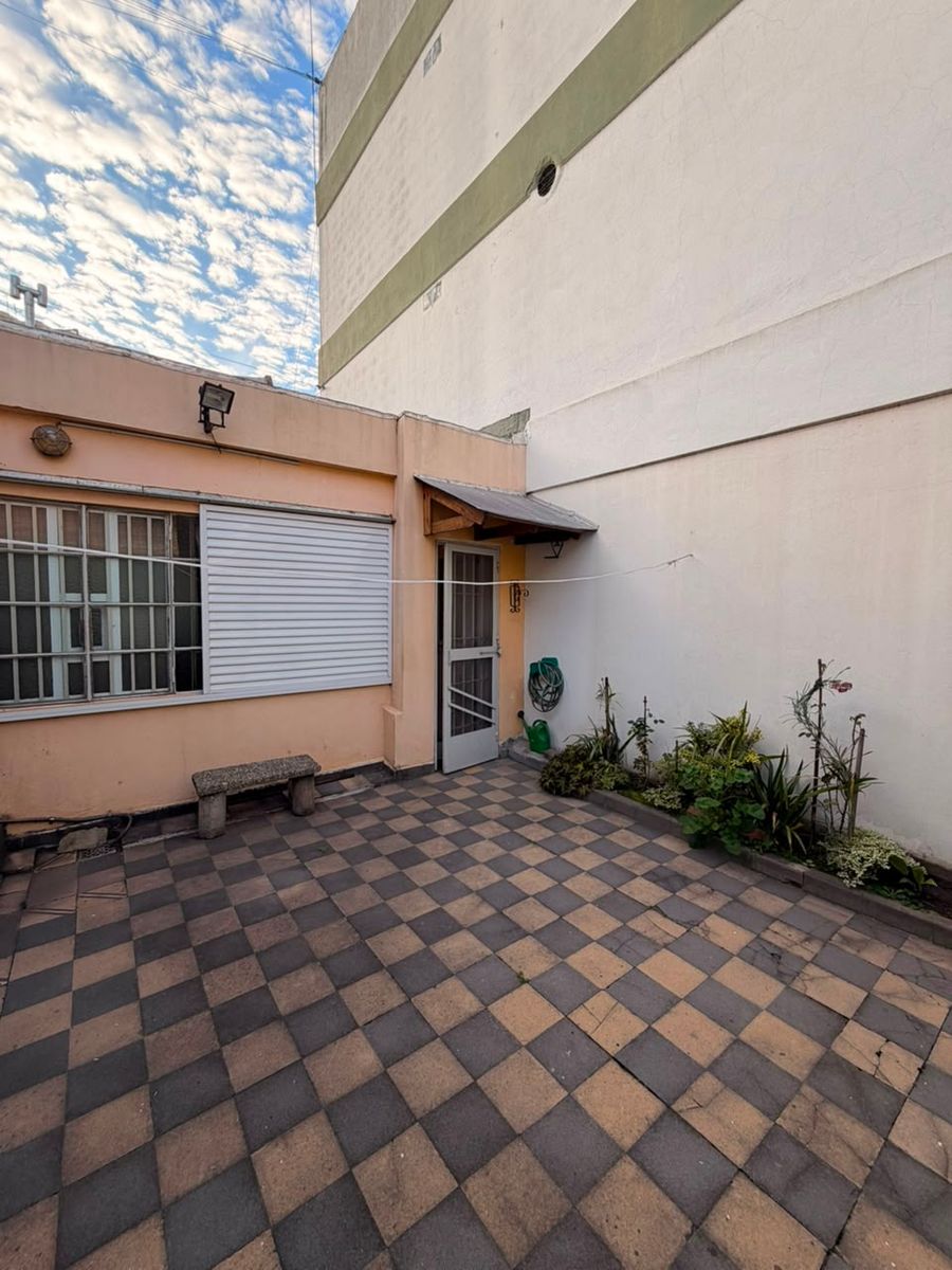 CASA AMERICANA 3 AMBIENTES CON AMPLIO JARDIN AL FRENTE, COCHERA CUBIERTA, PATIO Y TERRAZA - 21