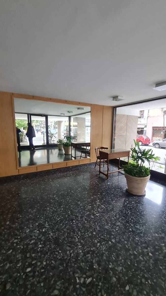 EXCELENTE DEPTO 3 AMBIENTES CON COCHERA CUBIERTA EN BELGRANO - 2
