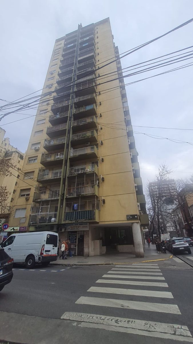 EXCELENTE DEPTO 3 AMBIENTES CON COCHERA CUBIERTA EN BELGRANO - 3